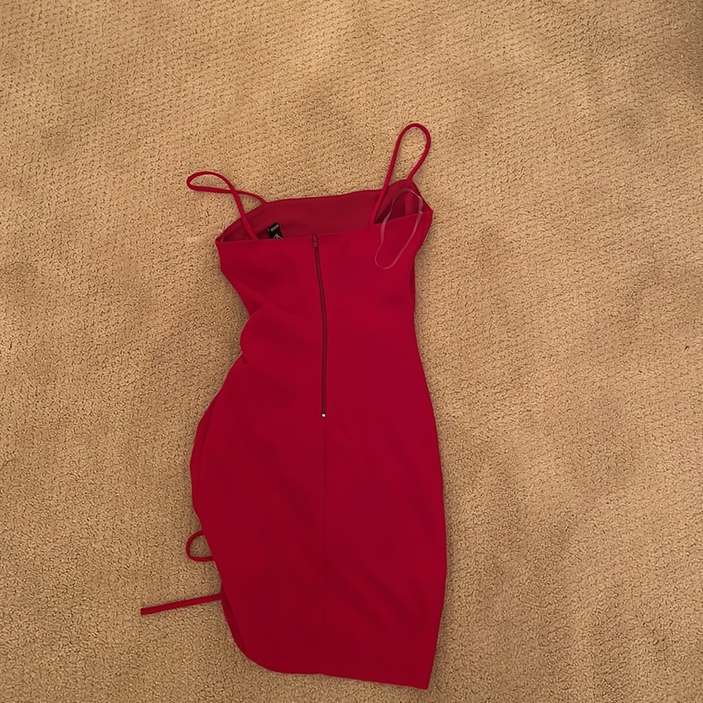 Red, Windsor, Mini Dress - Picture 2 of 2